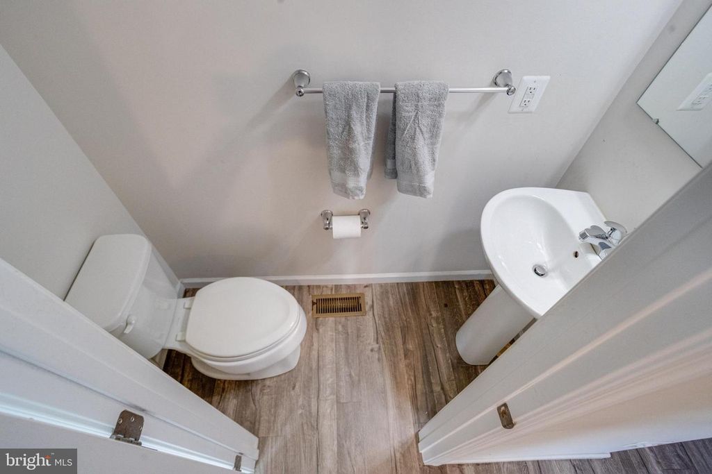 Image 18 of property listing at 5 SHIREHALL CT, Middle River, MD 21220
