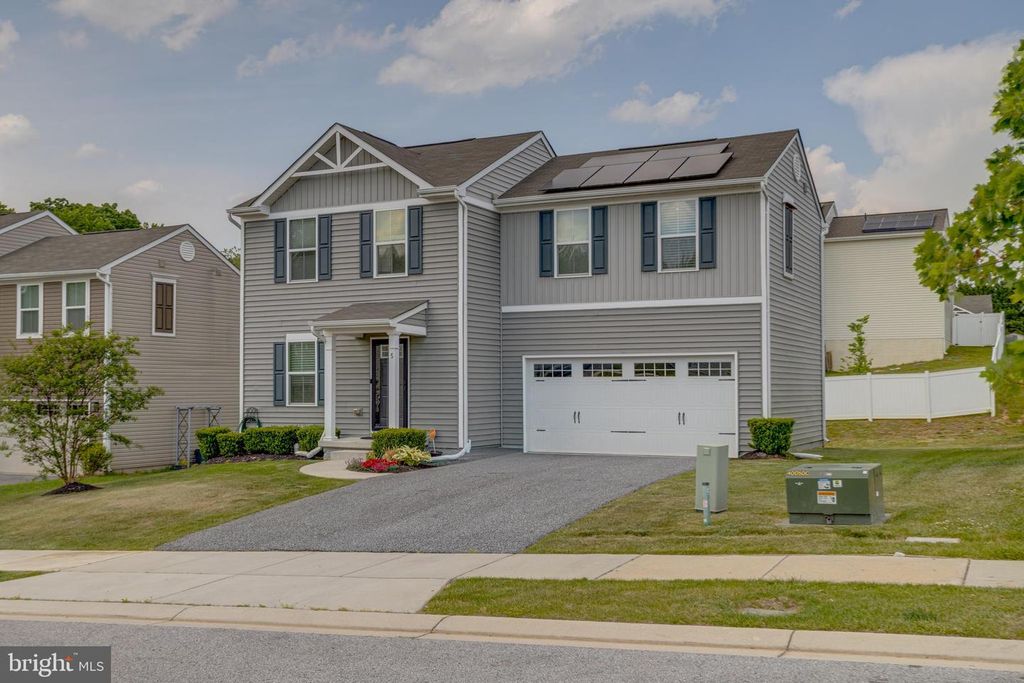 Image 2 of property listing at 5 SHIREHALL CT, Middle River, MD 21220