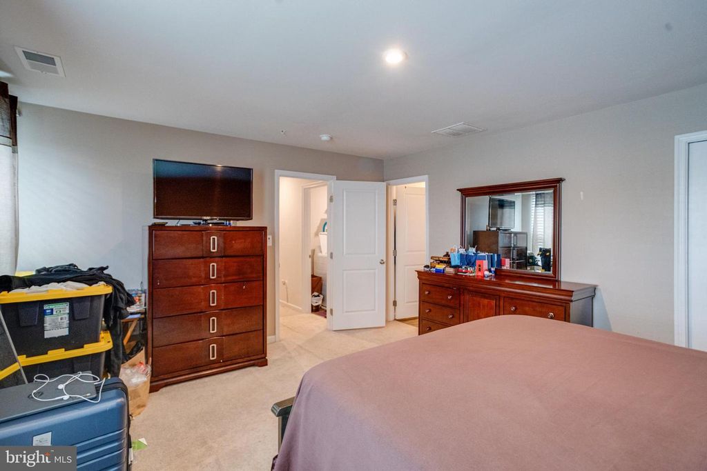 Image 20 of property listing at 5 SHIREHALL CT, Middle River, MD 21220
