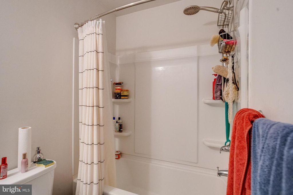 Image 21 of property listing at 5 SHIREHALL CT, Middle River, MD 21220
