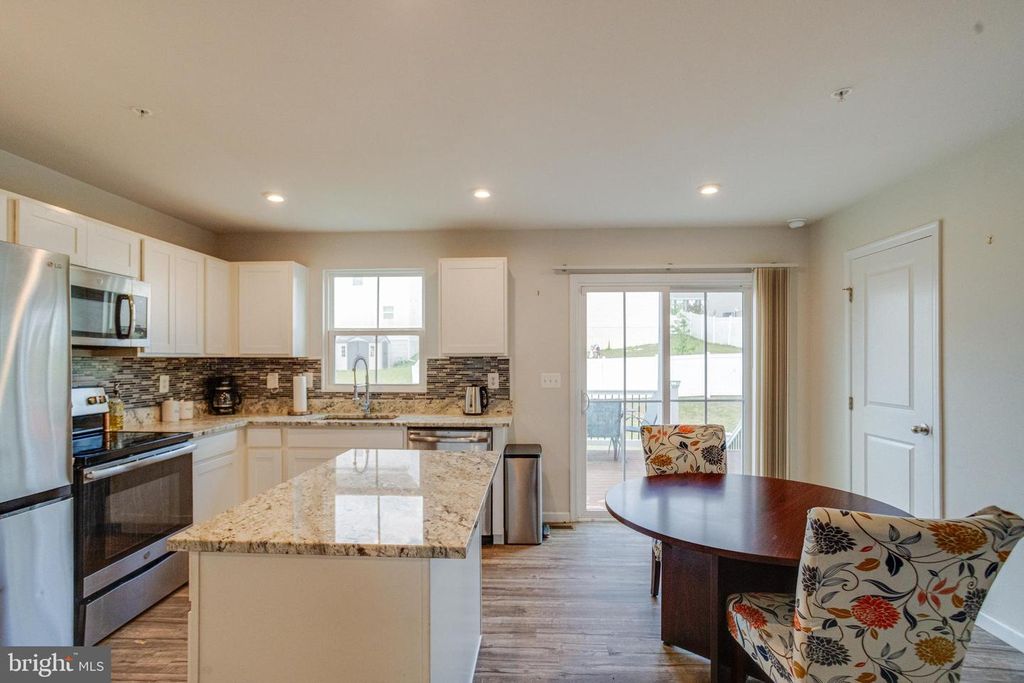 Image 9 of property listing at 5 SHIREHALL CT, Middle River, MD 21220