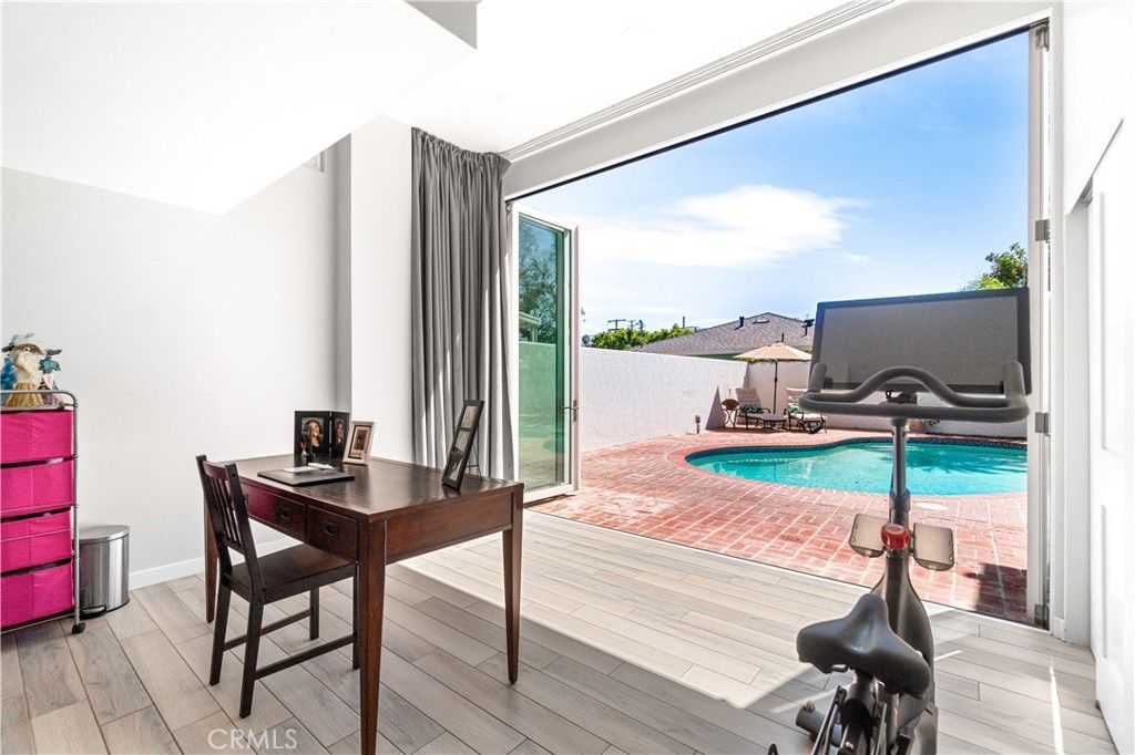 Image 16 of property listing at 1510 E Maple Avenue, El Segundo, CA 90245