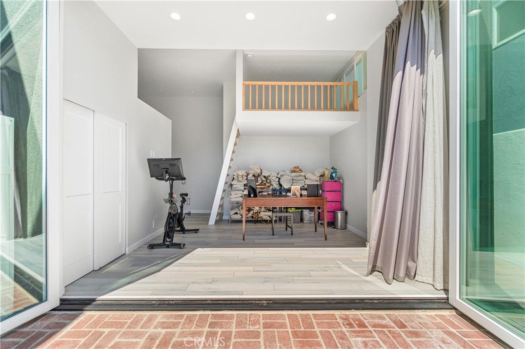 Image 18 of property listing at 1510 E Maple Avenue, El Segundo, CA 90245