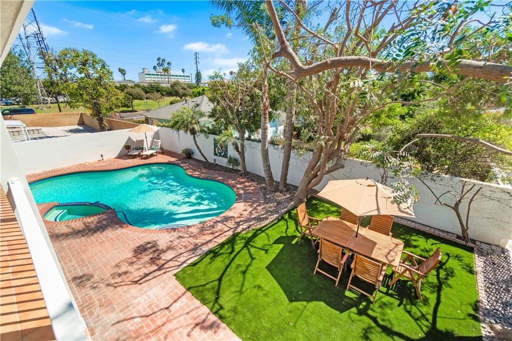 Image 25 of property listing at 1510 E Maple Avenue, El Segundo, CA 90245