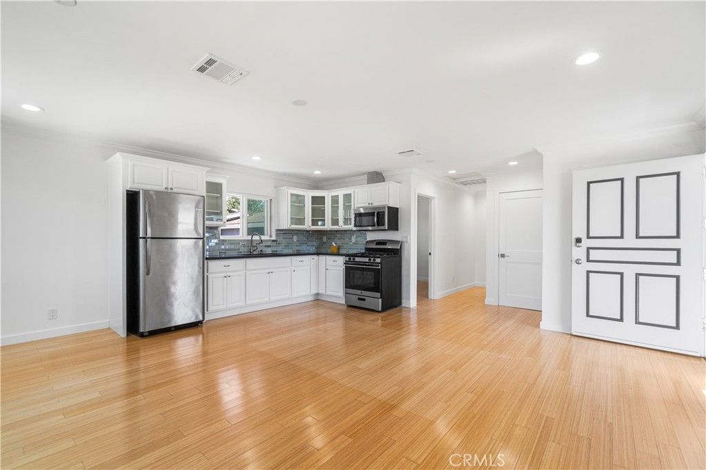 Image 30 of property listing at 1510 E Maple Avenue, El Segundo, CA 90245