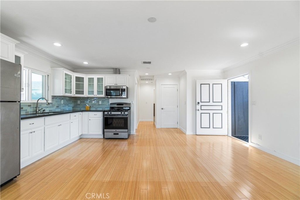 Image 31 of property listing at 1510 E Maple Avenue, El Segundo, CA 90245