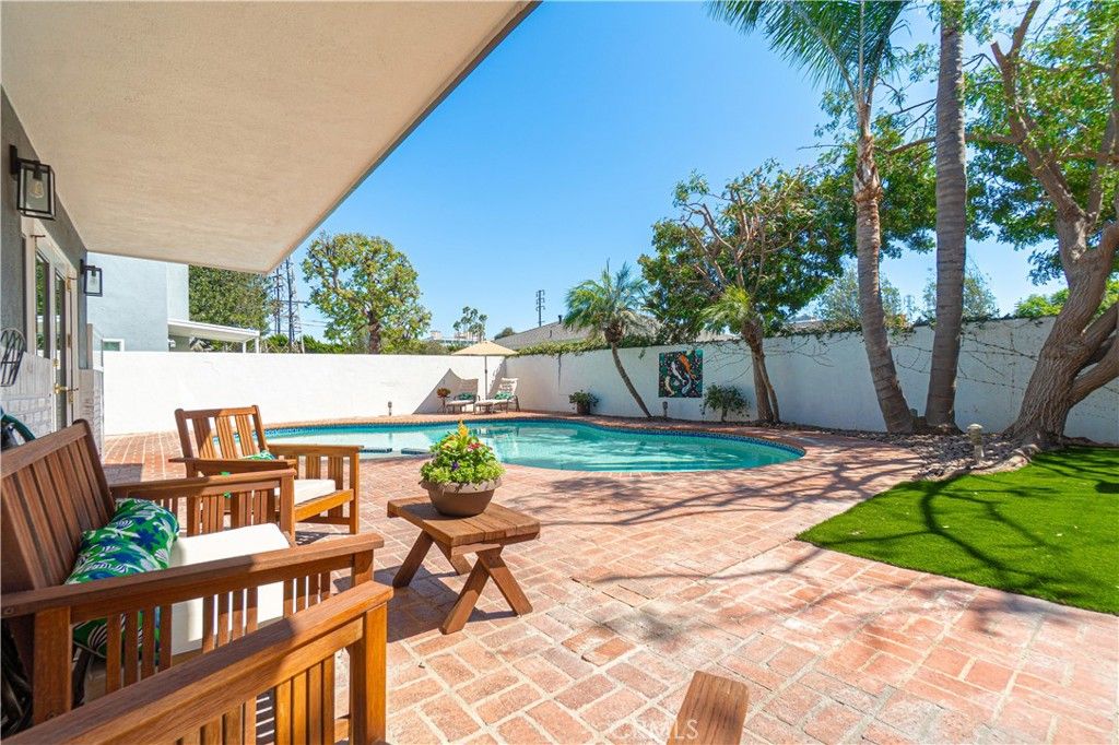 Image 39 of property listing at 1510 E Maple Avenue, El Segundo, CA 90245