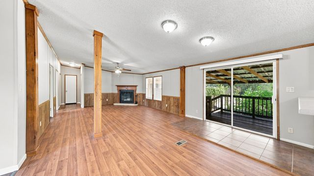 110 Draper Drive, Springtown, TX 76082
