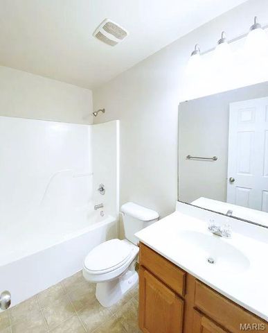 660 Materdie Lane 204, Florissant, MO 63031