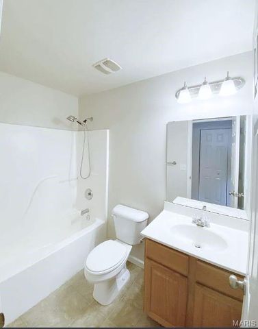 660 Materdie Lane 204, Florissant, MO 63031