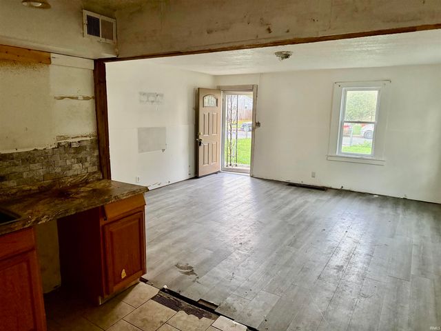 1649 N Adams Street, South Bend, IN 46628