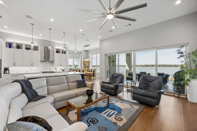 11009 Lakeside Drive, Fort Worth, TX 76179