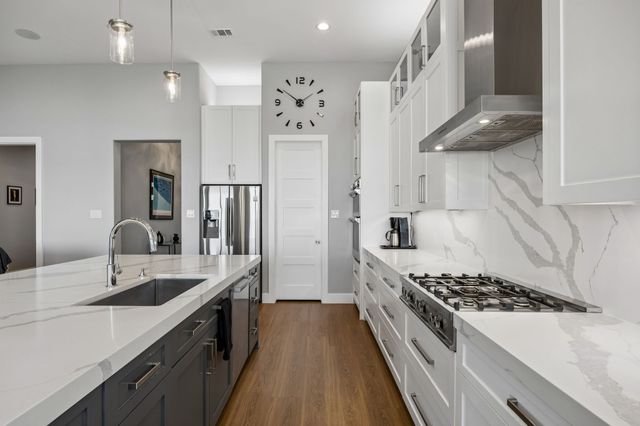 11009 Lakeside Drive, Fort Worth, TX 76179