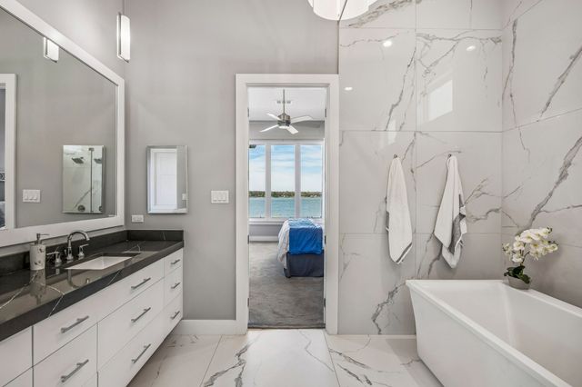 11009 Lakeside Drive, Fort Worth, TX 76179