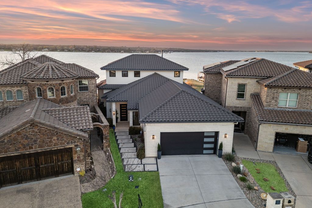 11009 Lakeside Drive, Fort Worth, TX 76179