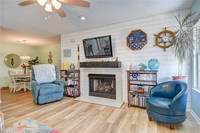 4221 Beasley CT, Virginia Beach, VA 23462