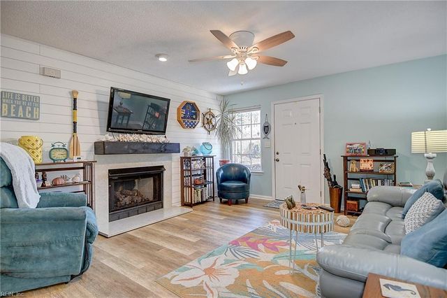 4221 Beasley CT, Virginia Beach, VA 23462