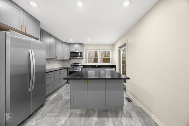 1002 HOBSON Drive, Buffalo Grove, IL 60089