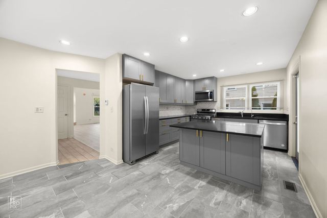 1002 HOBSON Drive, Buffalo Grove, IL 60089