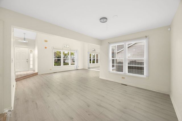 1002 HOBSON Drive, Buffalo Grove, IL 60089