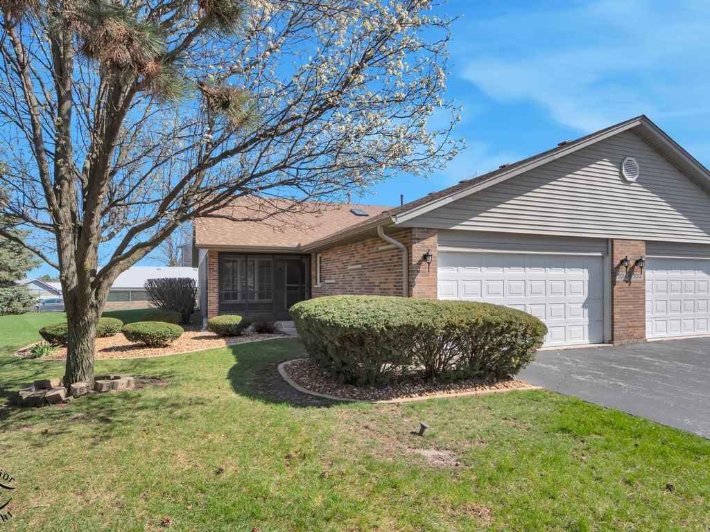 Image 1 of property listing at 5014 W Circle Place, Crestwood, IL 60418