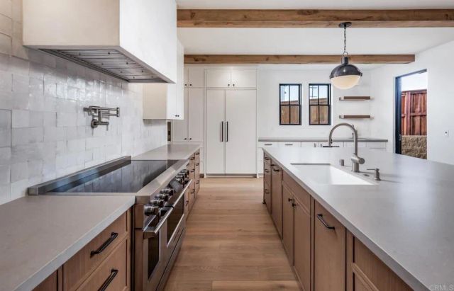 832 Conestoga Court, Encinitas, CA 92024