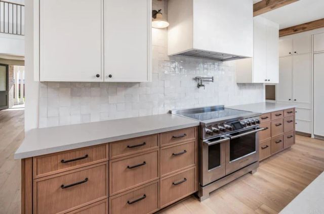 832 Conestoga Court, Encinitas, CA 92024