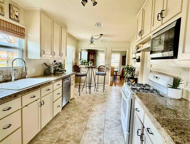 2511 Greenway Drive, Brownwood, TX 76801