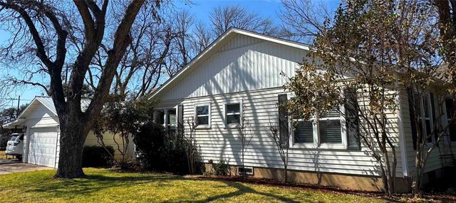 2511 Greenway Drive, Brownwood, TX 76801