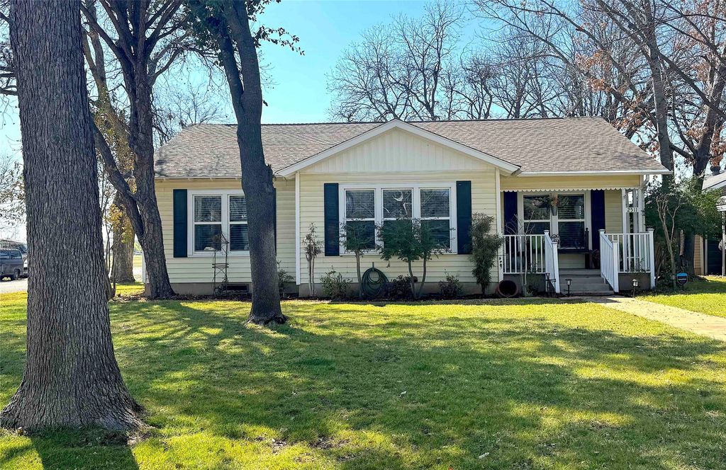 2511 Greenway Drive, Brownwood, TX 76801