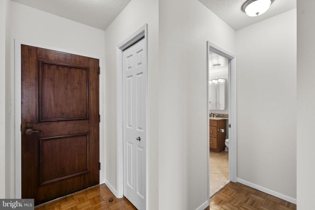 Image 13 of property listing at 4801 FAIRMONT AVE #909, Bethesda, MD 20814