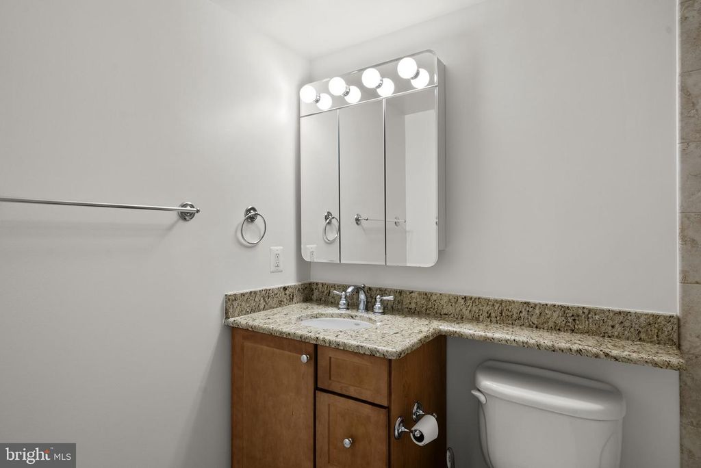 Image 14 of property listing at 4801 FAIRMONT AVE #909, Bethesda, MD 20814