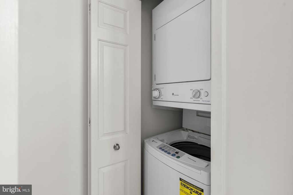 Image 16 of property listing at 4801 FAIRMONT AVE #909, Bethesda, MD 20814