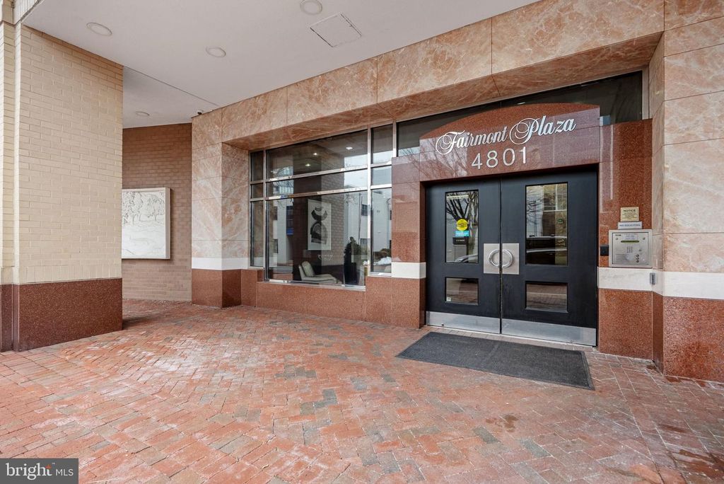 Image 3 of property listing at 4801 FAIRMONT AVE #909, Bethesda, MD 20814