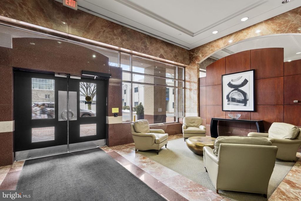 Image 4 of property listing at 4801 FAIRMONT AVE #909, Bethesda, MD 20814