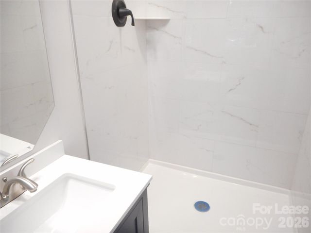 7556 Thorncliff Drive, Charlotte, NC 28210