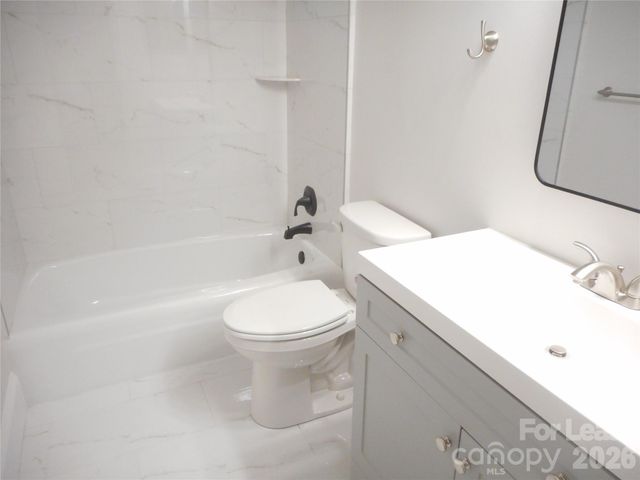 7556 Thorncliff Drive, Charlotte, NC 28210