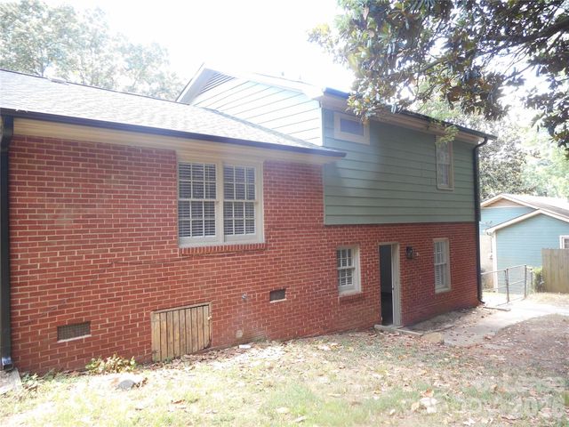 7556 Thorncliff Drive, Charlotte, NC 28210