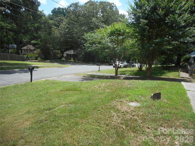 7556 Thorncliff Drive, Charlotte, NC 28210