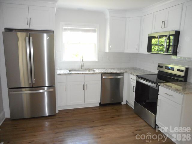 7556 Thorncliff Drive, Charlotte, NC 28210