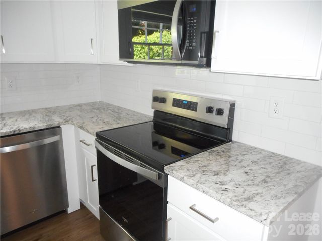 7556 Thorncliff Drive, Charlotte, NC 28210