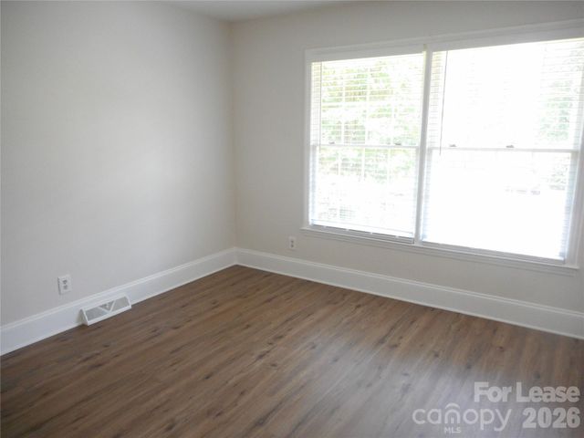 7556 Thorncliff Drive, Charlotte, NC 28210