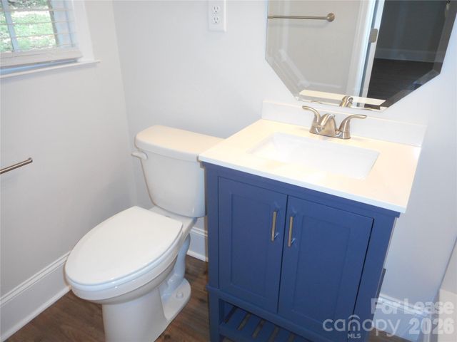 7556 Thorncliff Drive, Charlotte, NC 28210