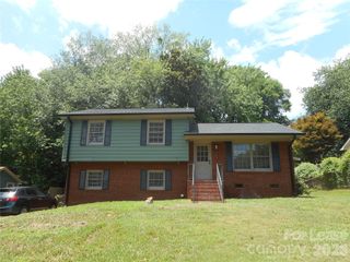 7556 Thorncliff Drive, Charlotte, NC 28210