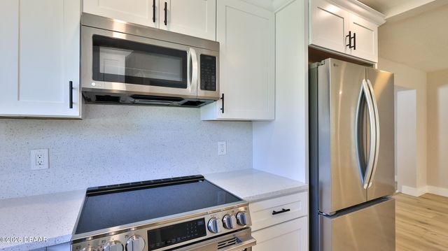 11 Swan Avenue, New Smyrna Beach, FL 32168