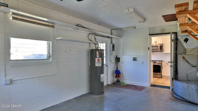 11 Swan Avenue, New Smyrna Beach, FL 32168