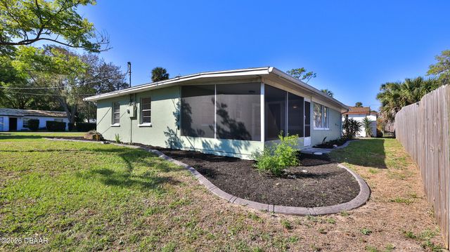 11 Swan Avenue, New Smyrna Beach, FL 32168