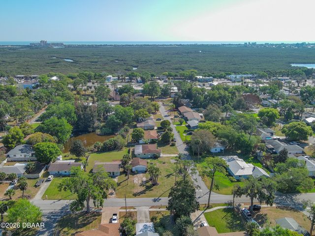 11 Swan Avenue, New Smyrna Beach, FL 32168