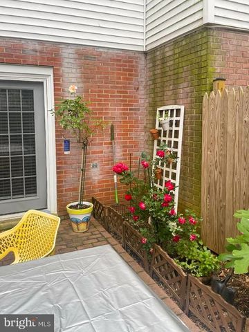 7745 TIVERTON DR, Springfield, VA 22152