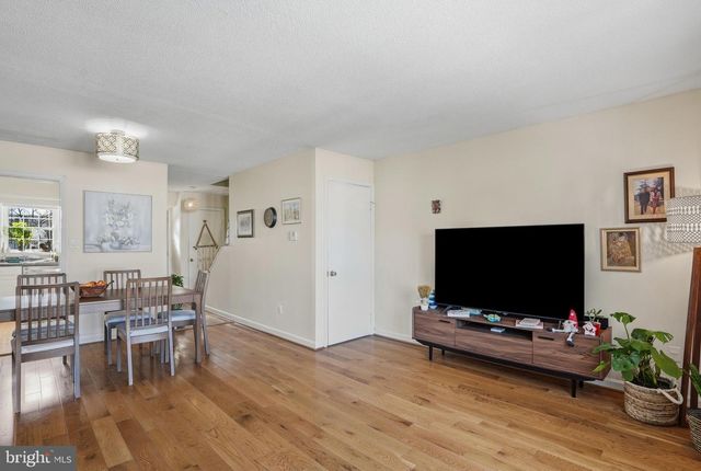 7745 TIVERTON DR, Springfield, VA 22152